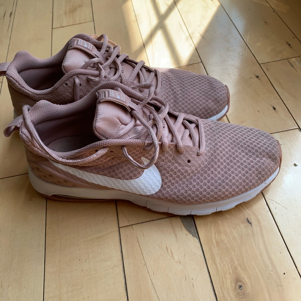Nike tennis shoes